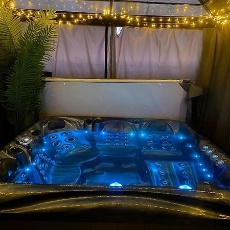Secret Gem 1 Bed Garden Flat Private Luxury Hot Tub Apartment บอร์นมัธ ภายนอก รูปภาพ
