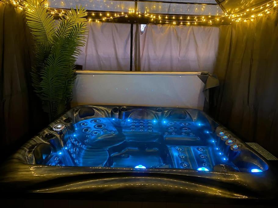 Secret Gem 1 Bed Garden Flat Private Luxury Hot Tub Apartment บอร์นมัธ ภายนอก รูปภาพ