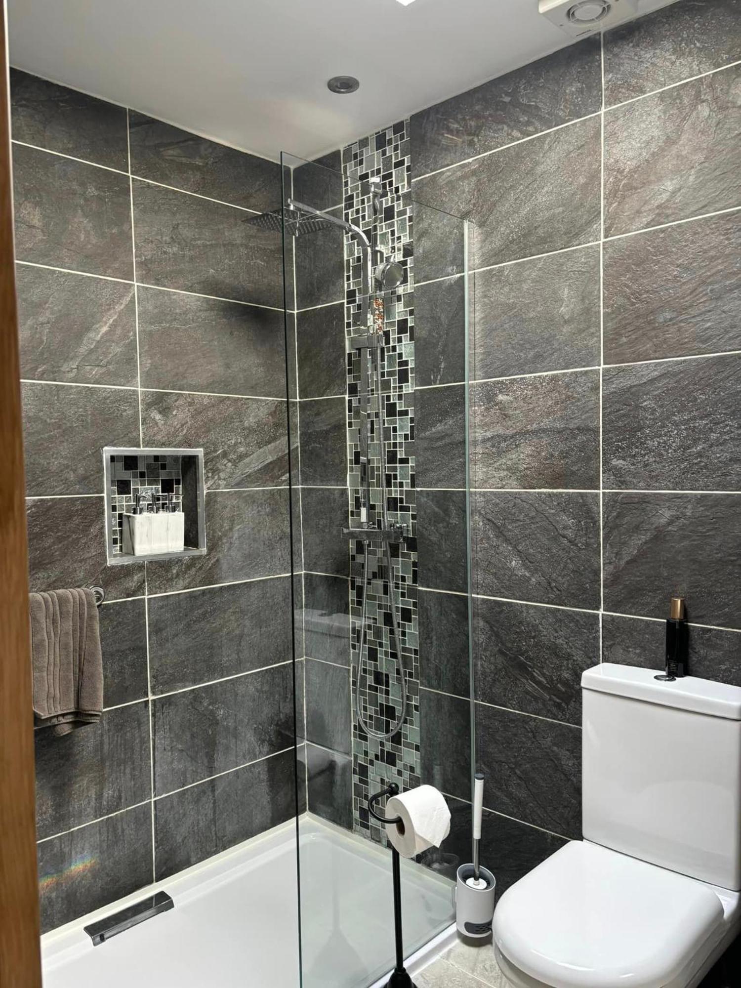 Secret Gem 1 Bed Garden Flat Private Luxury Hot Tub Apartment บอร์นมัธ ภายนอก รูปภาพ
