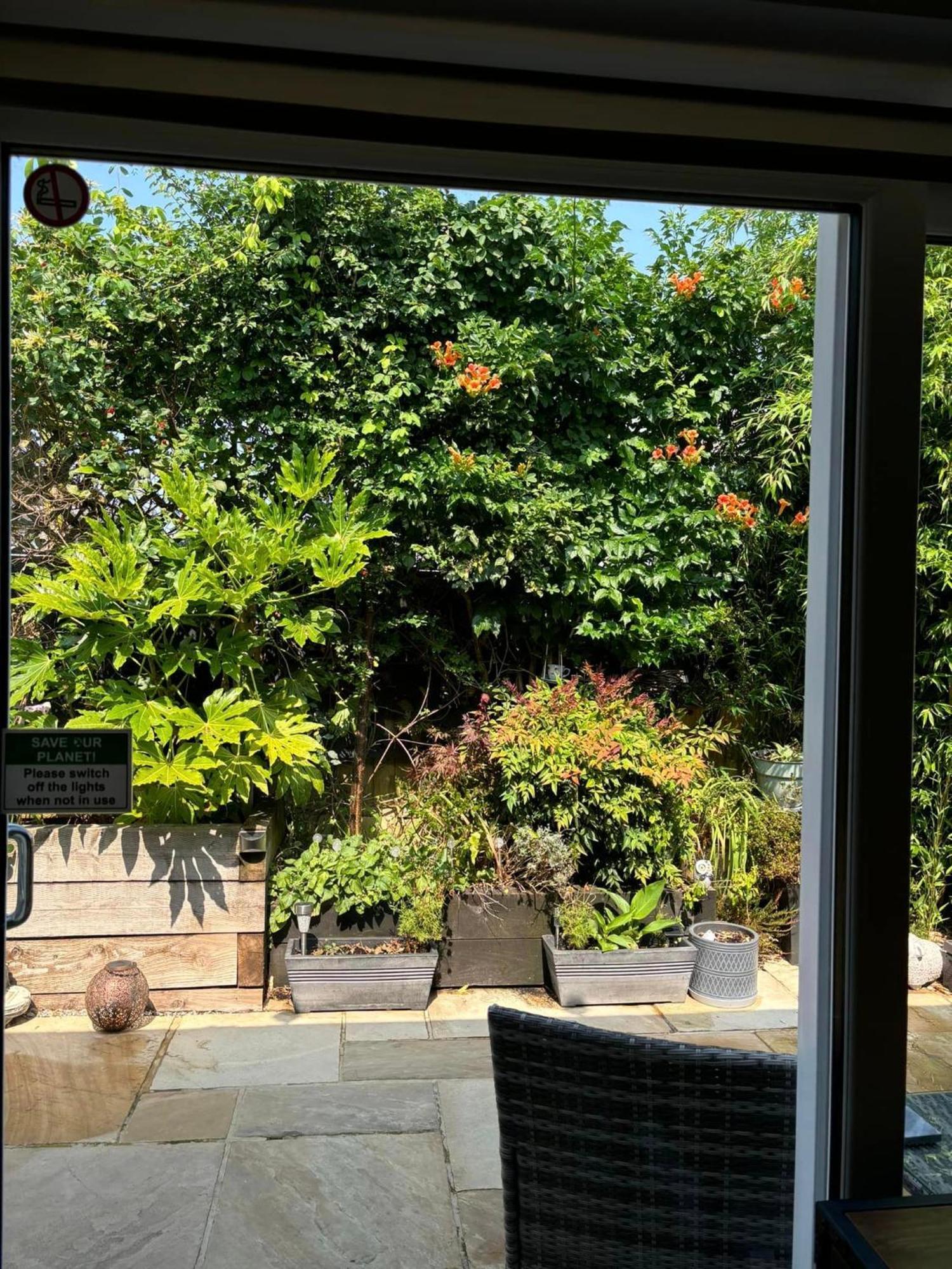 Secret Gem 1 Bed Garden Flat Private Luxury Hot Tub Apartment บอร์นมัธ ภายนอก รูปภาพ