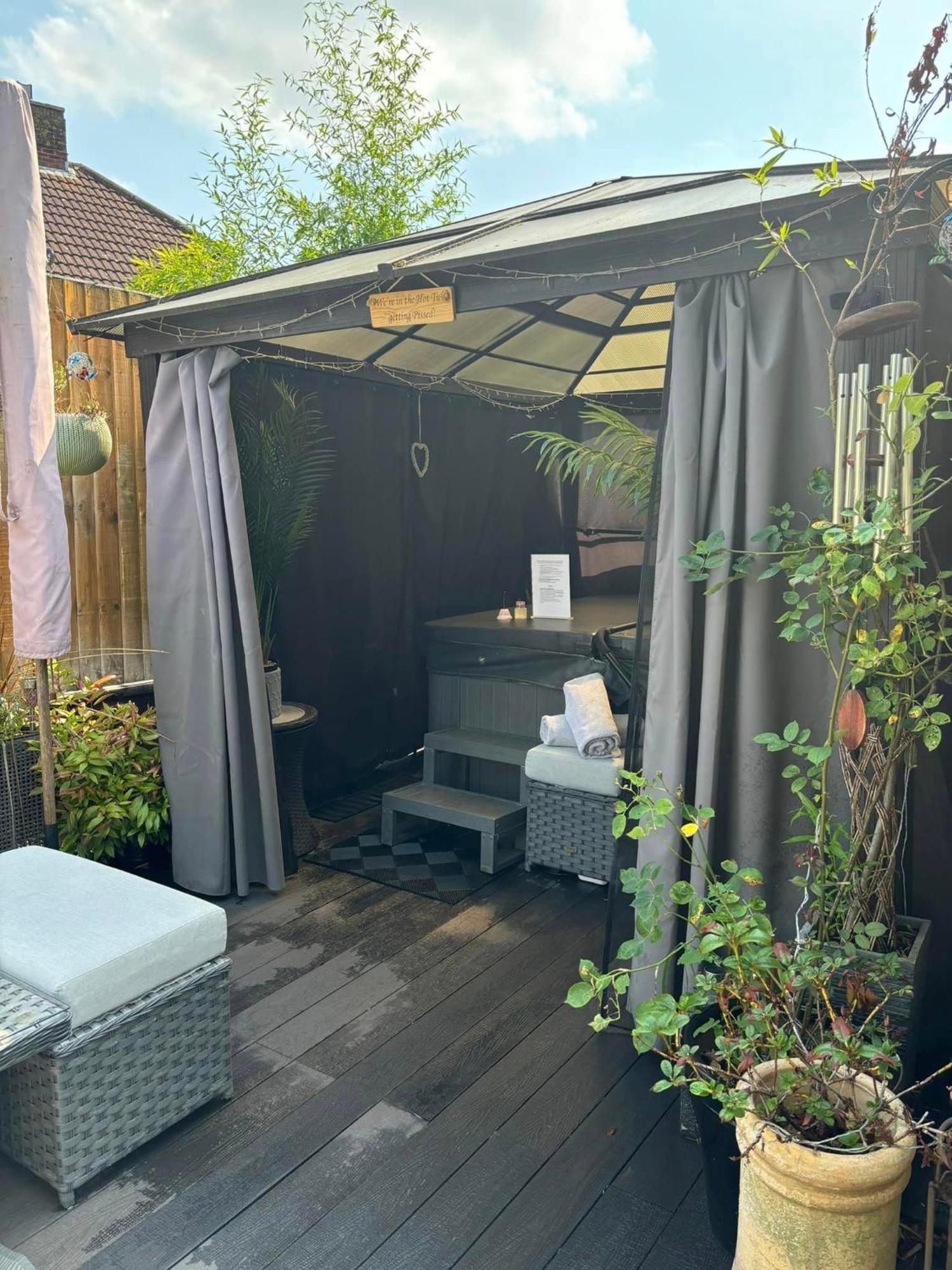 Secret Gem 1 Bed Garden Flat Private Luxury Hot Tub Apartment บอร์นมัธ ภายนอก รูปภาพ